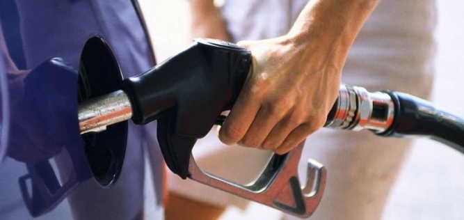 Новый закон о налоговом манёвре: бензин в 2015 году заметно подорожает