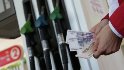 На российских АЗС предлагают самый дешевый бензин по Европе